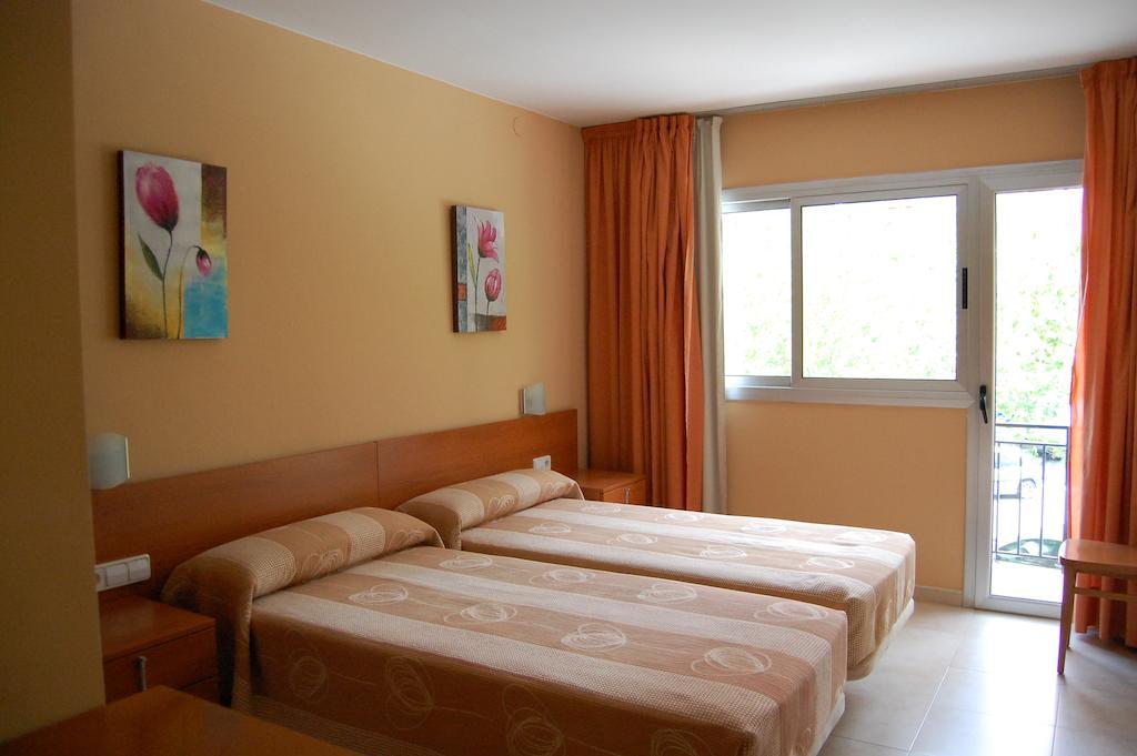 Hostal Cal Siles El Prat de Llobregat Exterior photo