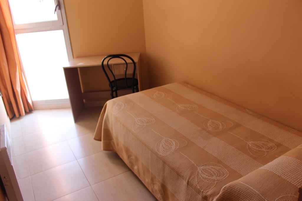 Hostal Cal Siles El Prat de Llobregat Exterior photo