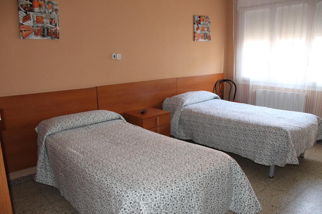Hostal Cal Siles El Prat de Llobregat Exterior photo