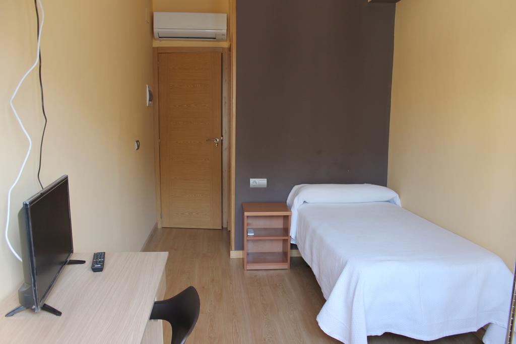 Hostal Cal Siles El Prat de Llobregat Exterior photo