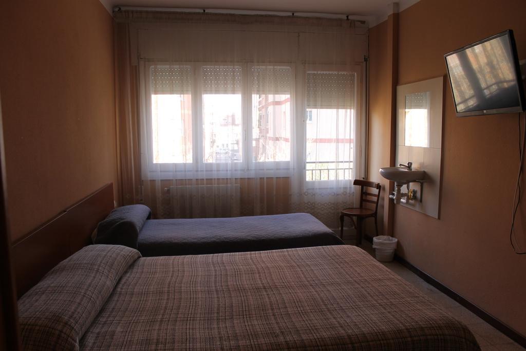 Hostal Cal Siles El Prat de Llobregat Exterior photo