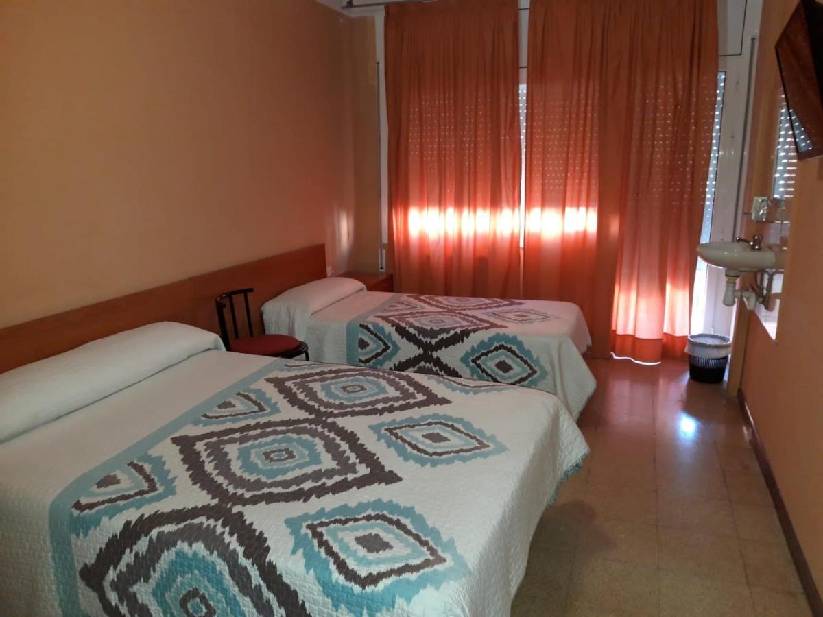 Hostal Cal Siles El Prat de Llobregat Exterior photo